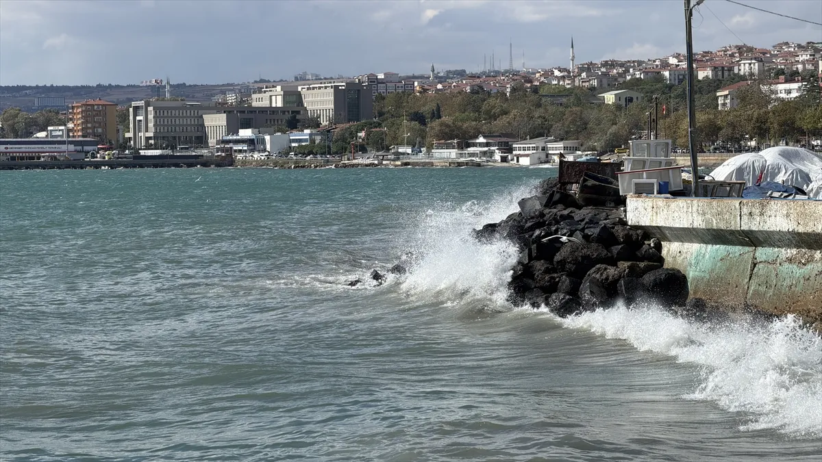 Tekirdağ’da fırtına 5 gündür deniz ulaşımını olumsuz etkiliyor Tekirdağ’da fırtına 5 gündür deniz ulaşımını olumsuz etkiliyor