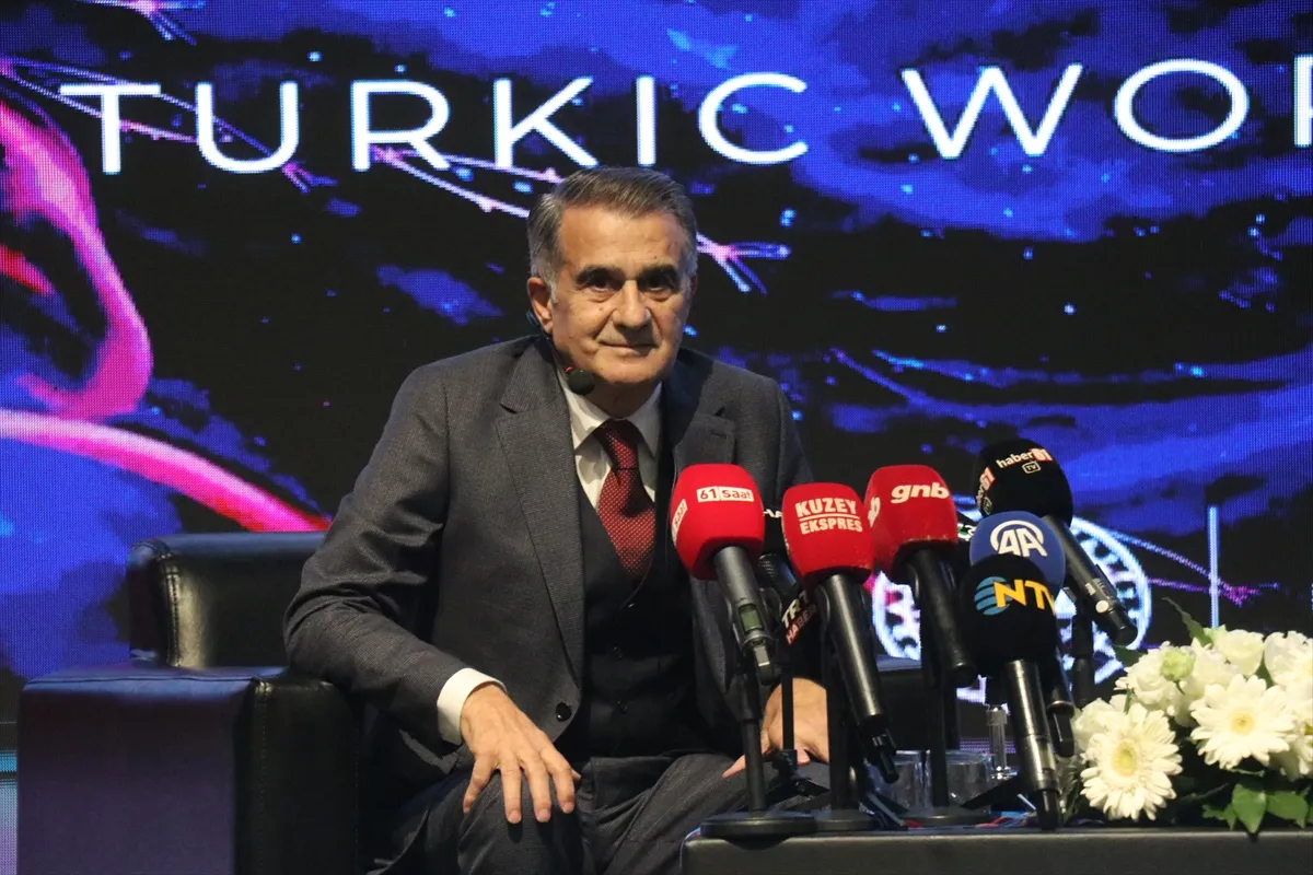 Teknik direktörü Şenol Güneş, Trabzon’da gençlerle buluştu