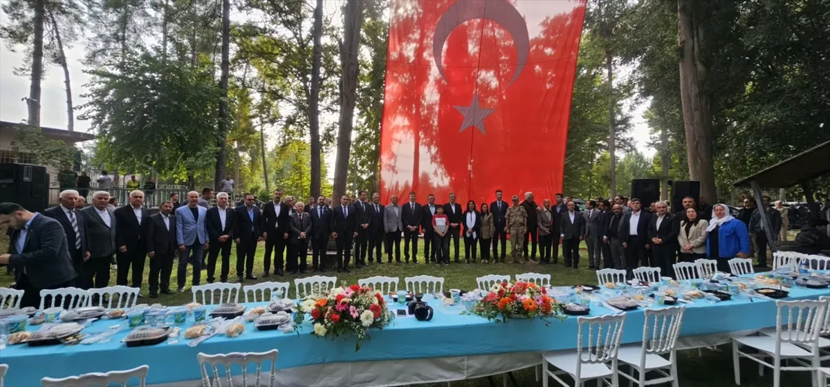 Terör örgütü PYD/YPG’nin saldırısı sonucu Nusaybin’de şehit olan 12 kişi anıldı Terör örgütü PYD/YPG’nin saldırısı sonucu Nusaybin’de şehit olan 12 kişi anıldı