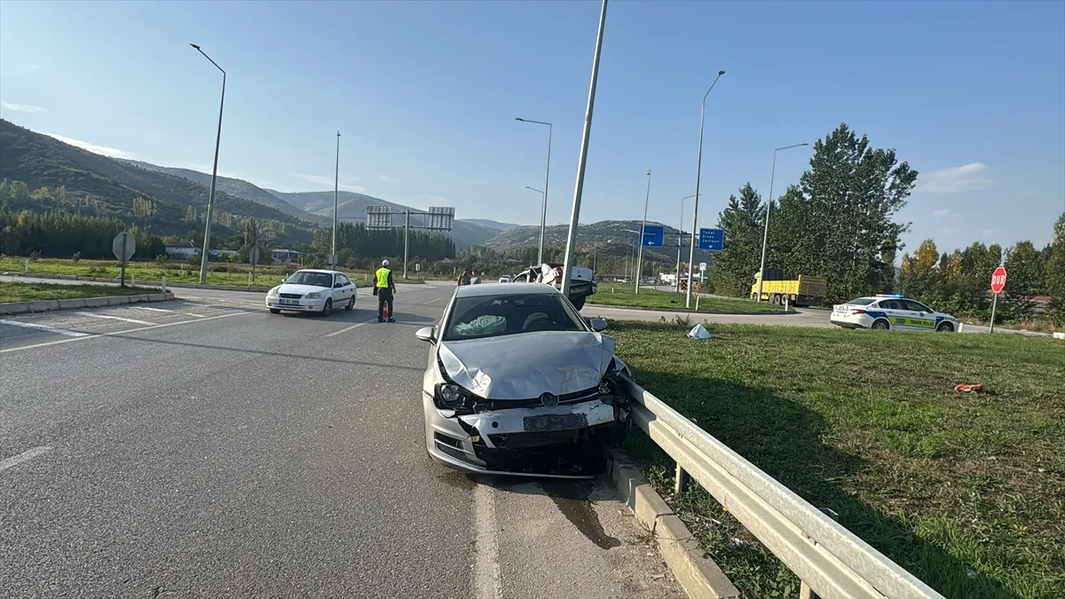 Tokat’ta iki otomobilin çarpıştığı kazada 4 kişi yaralandı Tokat’ta iki otomobilin çarpıştığı kazada 4 kişi yaralandı
