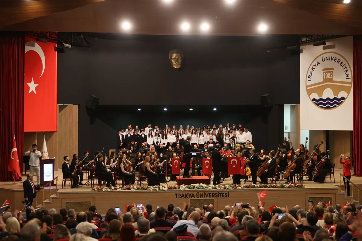 Trakya Üniversitesinde Cumhuriyet’in 103. yılı dolayısıyla konser verildi Trakya Üniversitesinde Cumhuriyet’in 103. yılı dolayısıyla konser verildi