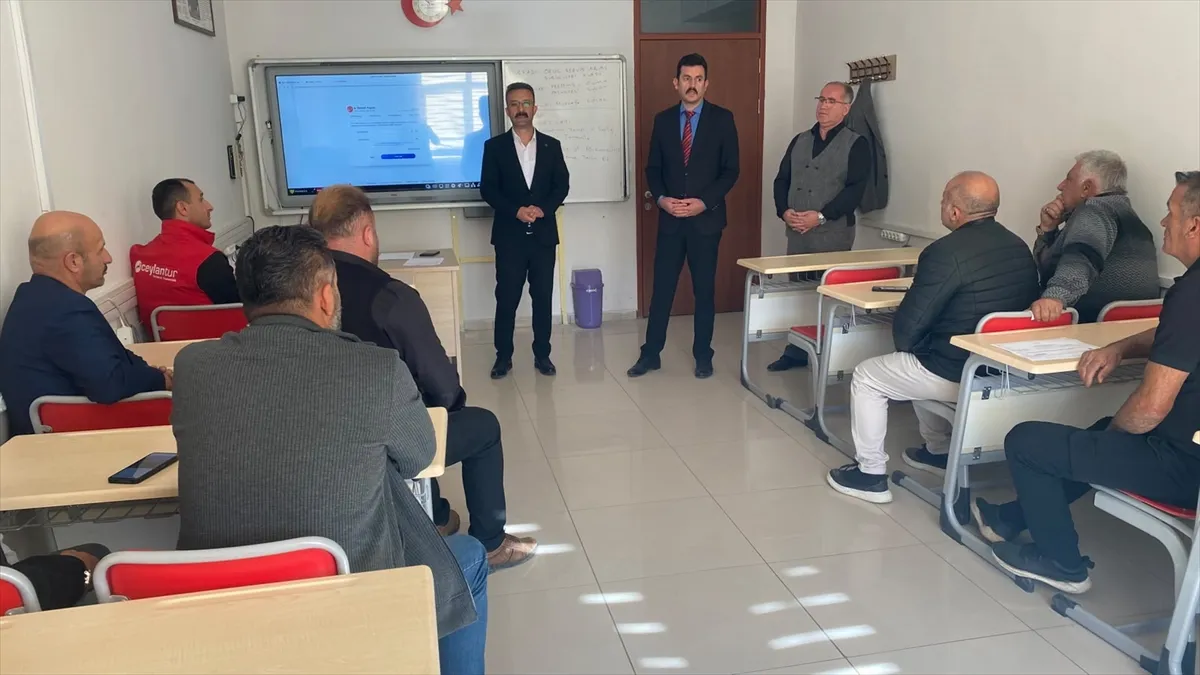 Ulaş’ta öğrenci servisi sürücülerine yönelik kurs açıldı Ulaş’ta öğrenci servisi sürücülerine yönelik kurs açıldı