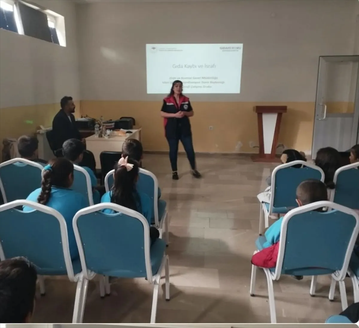 Ulaş’ta öğrencilere gıda güvenliği ve gıda hijyeni eğitimi verildi Ulaş’ta öğrencilere gıda güvenliği ve gıda hijyeni eğitimi verildi