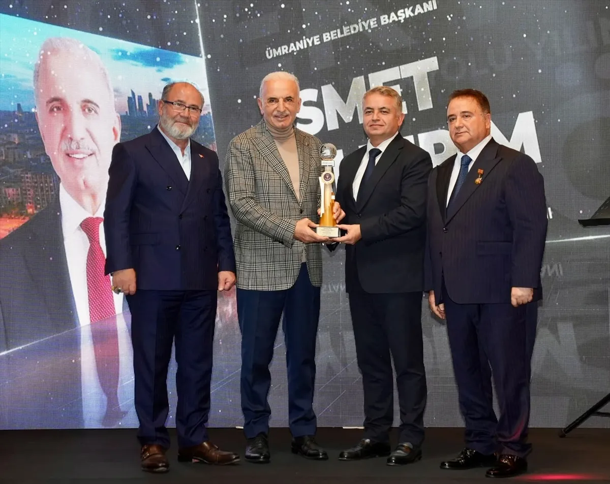 Ümraniye Belediye Başkanı Yıldırım’a İstanbul’da Yılın Belediye Başkanı ödülü Ümraniye Belediye Başkanı Yıldırım’a İstanbul’da Yılın Belediye Başkanı ödülü