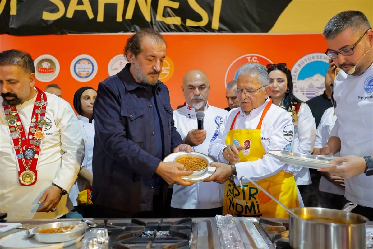 Ünlü şefler 4. Kayseri Gastronomi Günleri’ne katıldı Ünlü şefler 4. Kayseri Gastronomi Günleri’ne katıldı