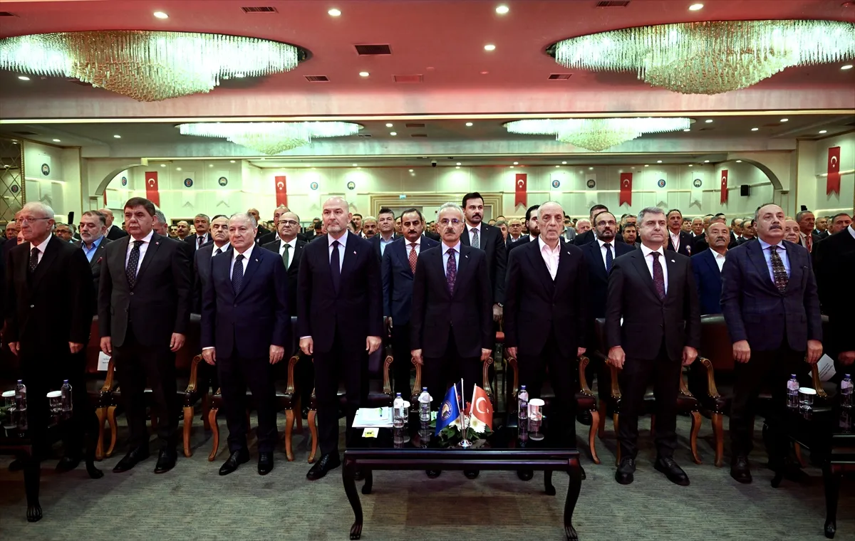 Uraloğlu: Bölünmüş yolla 77 il birbirine bağlandı Uraloğlu: Bölünmüş yolla 77 il birbirine bağlandı