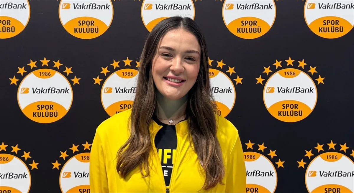VakıfBank Voleybol Takımı’nın kaptanı Zehra Güneş, yeni sezonda bütün kupalara talip