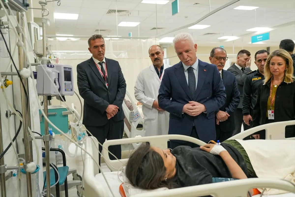 Vali Gül, Maltepe’de kısmi olarak çöken 7 katlı binanın enkazından çıkarılan yaralıları ziyaret etti