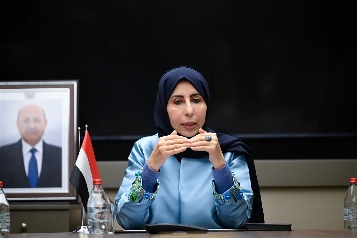Yemen Dışişleri Bakanı Afrah Zube, Husilere askeri operasyonların süreceğini söyledi Yemen Dışişleri Bakanı Afrah Zube, Husilere askeri operasyonların süreceğini söyledi