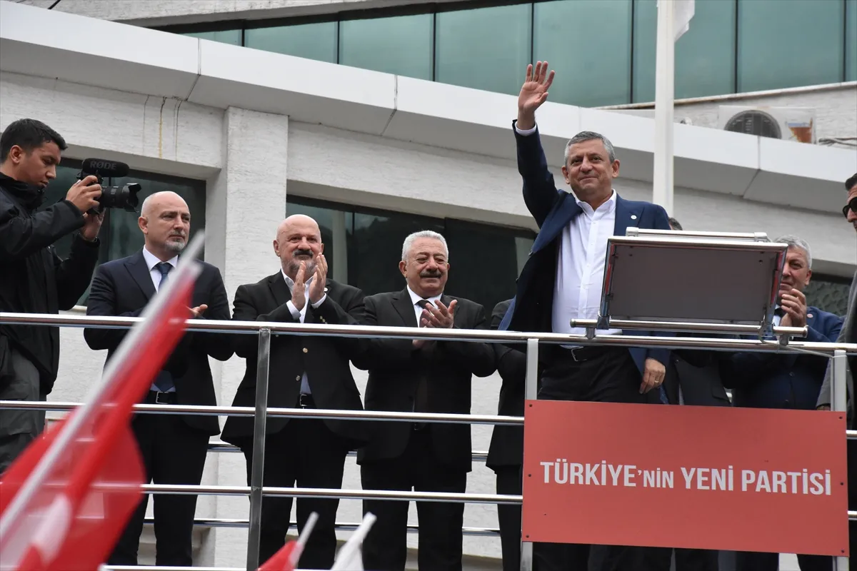 Yeni Parti Genel Başkanı Özel, Artvin’de konuştu Yeni Parti Genel Başkanı Özel, Artvin’de konuştu