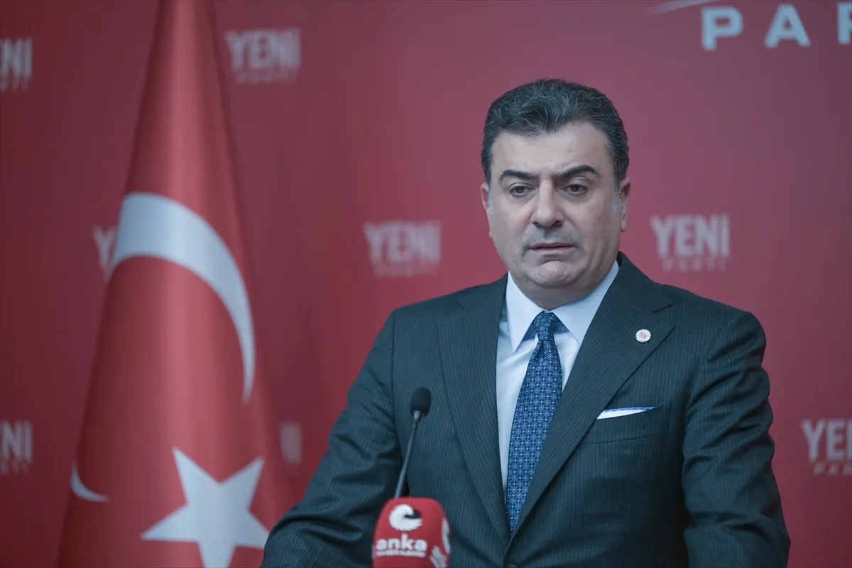 Yeni Parti Sözcüsü Emre, basın toplantısı düzenledi Yeni Parti Sözcüsü Emre, basın toplantısı düzenledi