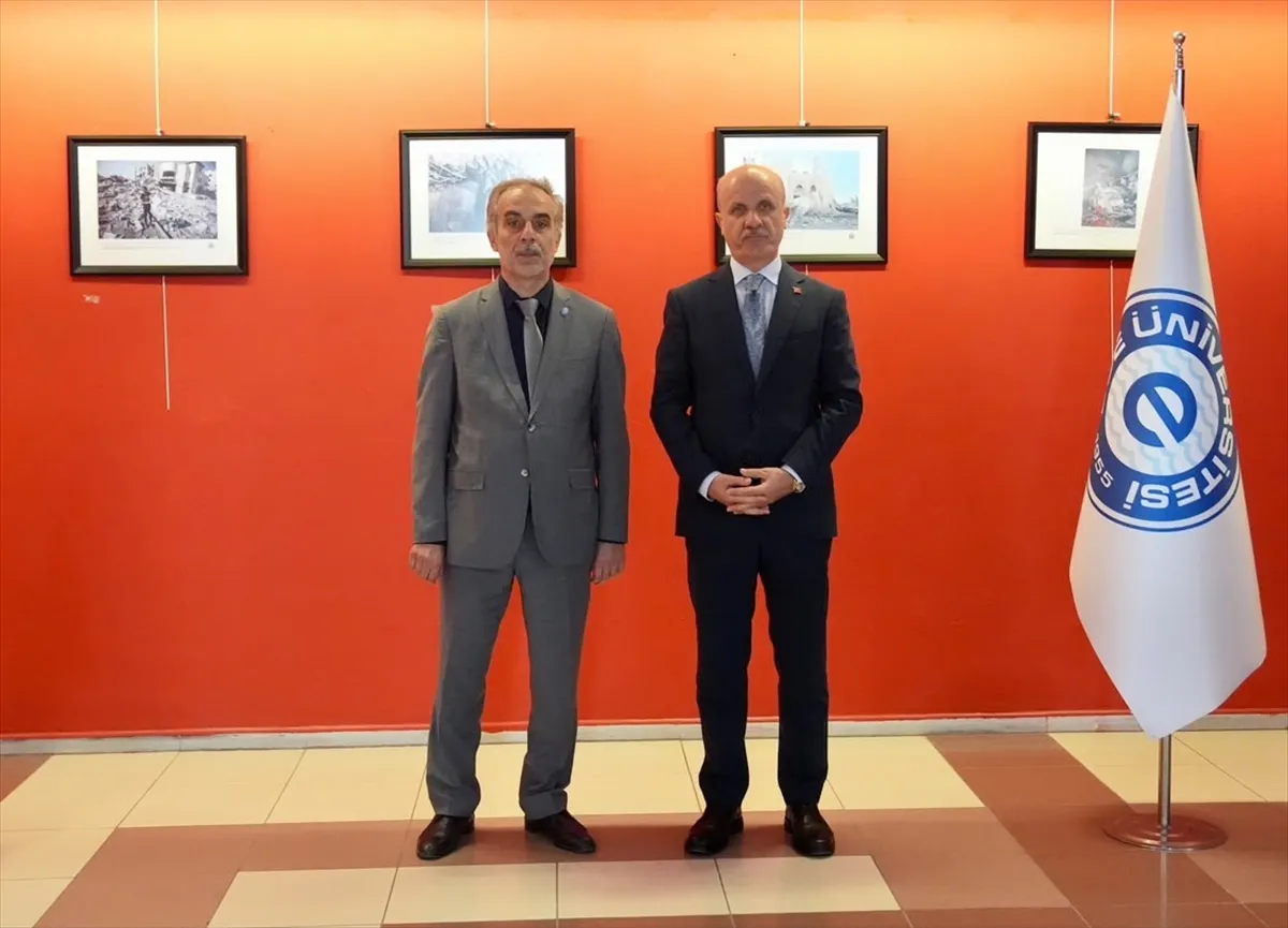 YÖK Başkanı Prof. Dr. Özvar İzmir’de Gazze’de Bir Gün sergisini gezdi