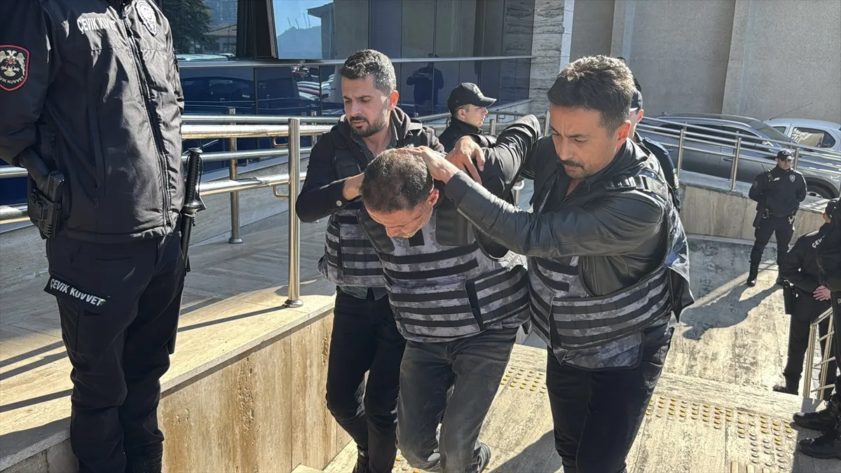 Zonguldak’ta boşanma aşamasındaki karısını ve 1 kişiyi silahla yaralayan şüpheli yakalandı
