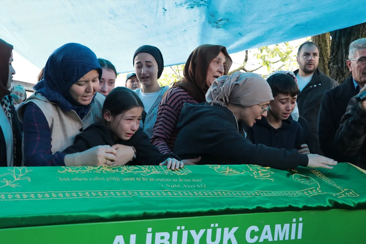 Zonguldak’ta maden ocağındaki grizu patlamasında ölen 3 işçi defnedildi Zonguldak’ta maden ocağındaki grizu patlamasında ölen 3 işçi defnedildi
