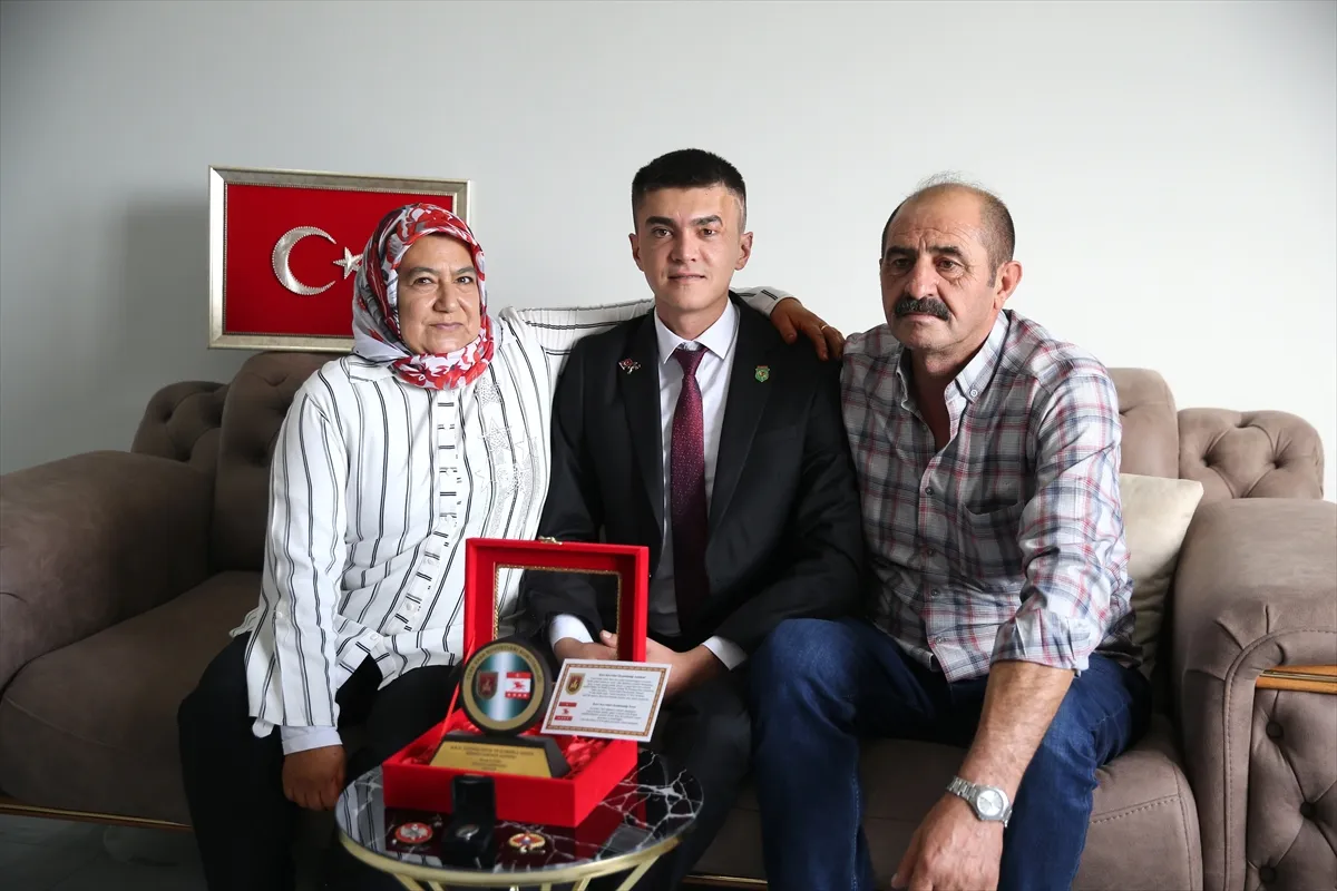 Zorluklara rağmen mücadeleyi bırakmayan gazi, hayata umutla bakıyor Zorluklara rağmen mücadeleyi bırakmayan gazi, hayata umutla bakıyor