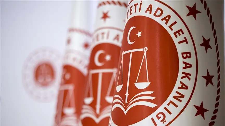 Adalet Bakanı Gürlek’ten, Sultanbeyli’de şehit ailesine ziyaret Adalet Bakanı Gürlek’ten, Sultanbeyli’de şehit ailesine ziyaret