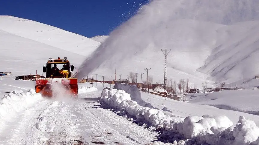 Libya’da göstericilerin boru hattındaki vanayı kapalı tutması nedeniyle Zaviye Rafinerisinde bir ünite kapandı Libya’da göstericilerin boru hattındaki vanayı kapalı tutması nedeniyle Zaviye Rafinerisinde bir ünite kapandı