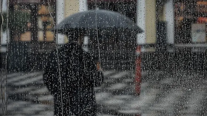 Antalya’nın Alanya ilçesinde sağanak hayatı olumsuz etkiledi