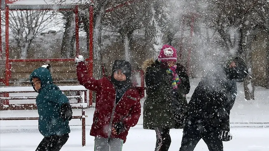 Fransa’da eylemler nedeniyle liselerde eğitime bu hafta ara verildi Fransa’da eylemler nedeniyle liselerde eğitime bu hafta ara verildi