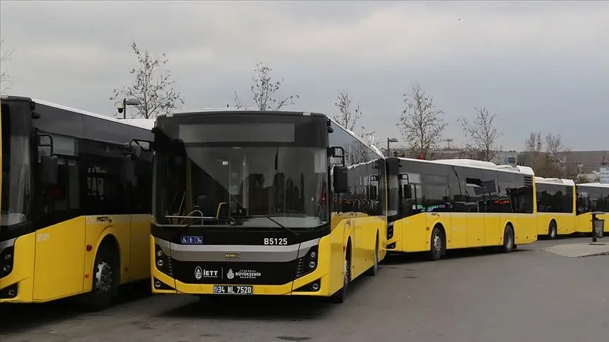 Sarıyer’de cip ile İETT otobüsünün çarpıştığı kazada 3 kişi yaralandı Sarıyer’de cip ile İETT otobüsünün çarpıştığı kazada 3 kişi yaralandı