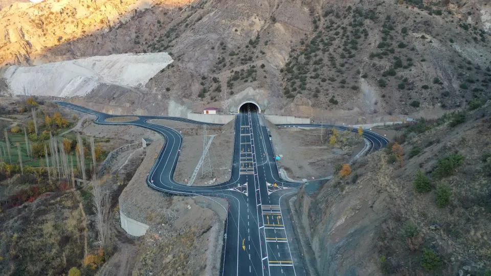 Yapay zekada geri kalma korkusu, olası yıkımın göze alınmasına yol açıyor Yapay zekada geri kalma korkusu, olası yıkımın göze alınmasına yol açıyor