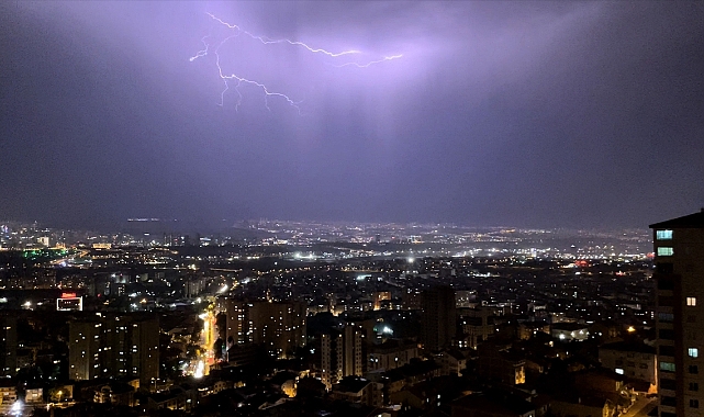 Ankara'da şimşekli akşam