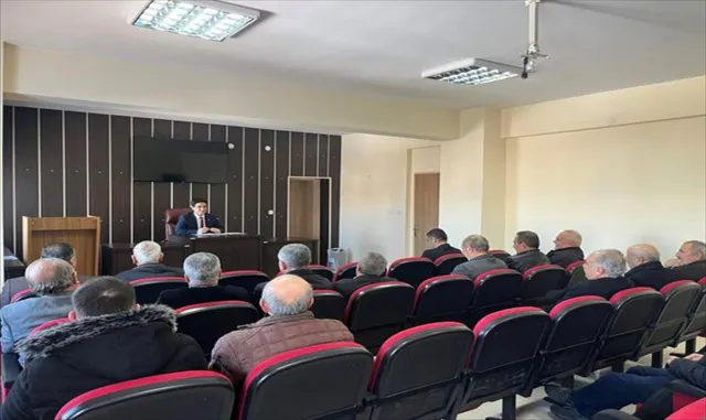 Akıncılar’da muhtarlara plaket verildi Akıncılar’da muhtarlara plaket verildi