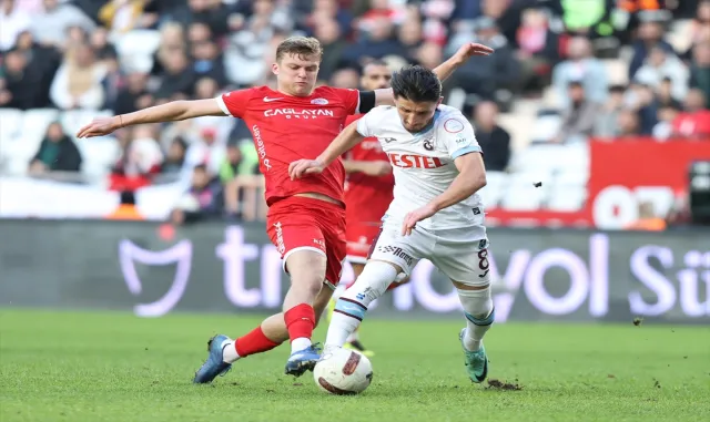Antalyaspor sahasındaki yenilmezlik serisini 7 maça çıkardı Antalyaspor sahasındaki yenilmezlik serisini 7 maça çıkardı