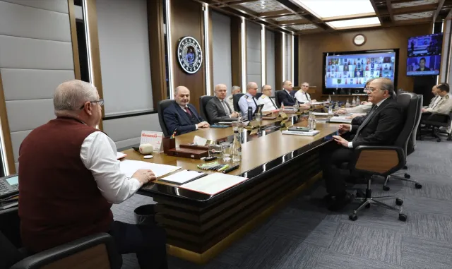 Bakan Güler, yurt içi ve sınır ötesindeki birlik komutanlarıyla video konferans toplantısı gerçekleştirdi: Bakan Güler, yurt içi ve sınır ötesindeki birlik komutanlarıyla video konferans toplantısı gerçekleştirdi: