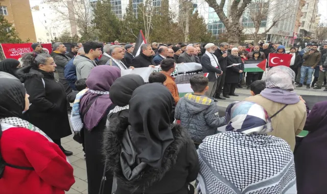 Diyarbakır ve Siirt’te İsrail’in Gazze’ye yönelik saldırıları protesto edildi Diyarbakır ve Siirt’te İsrail’in Gazze’ye yönelik saldırıları protesto edildi