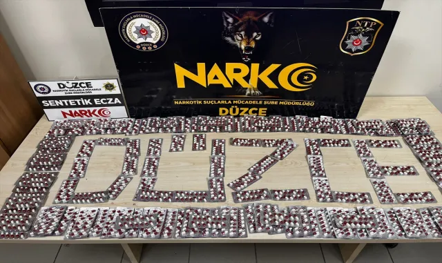 Düzce’de uyuşturucu haplarla yakalanan zanlı tutuklandı Düzce’de uyuşturucu haplarla yakalanan zanlı tutuklandı