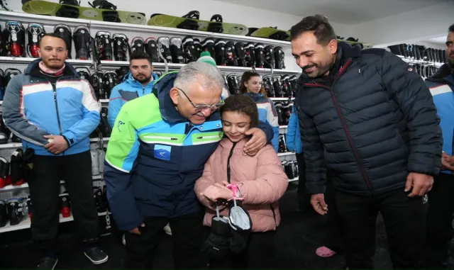 Erciyes Kayak Okulu geleceğin kayakçılarını yetiştiriyor Erciyes Kayak Okulu geleceğin kayakçılarını yetiştiriyor