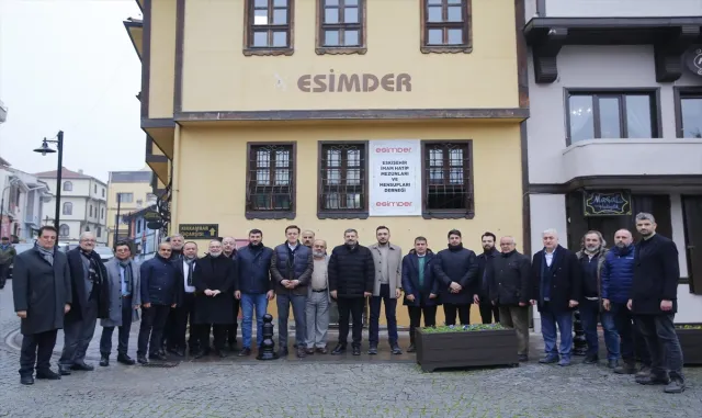 Eskişehir Büyükşehir Belediye Başkan adayı Hatipoğlu, ESİMDER’i ziyaret etti Eskişehir Büyükşehir Belediye Başkan adayı Hatipoğlu, ESİMDER’i ziyaret etti