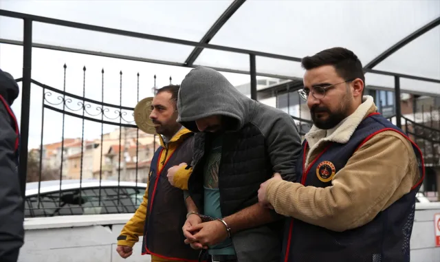 Eskişehir’de 64 suç kaydı bulunan firari hükümlü yakalandı Eskişehir’de 64 suç kaydı bulunan firari hükümlü yakalandı