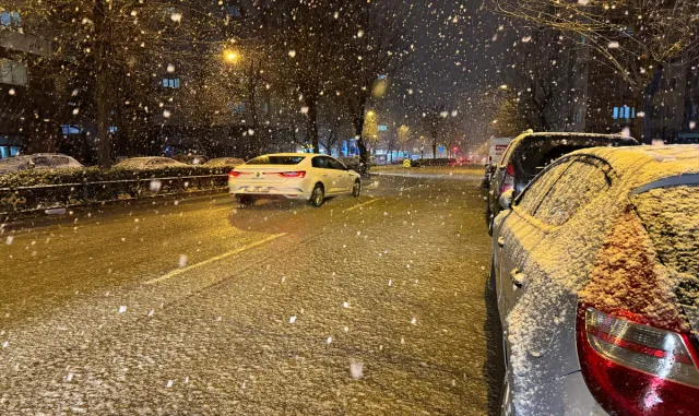 Eskişehir’de kar yağışı etkili oluyor Eskişehir’de kar yağışı etkili oluyor