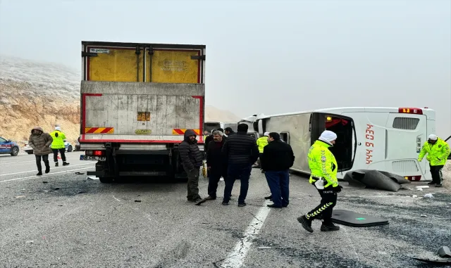 GÜNCELLEME 2- Malatya’da yolcu otobüsünün devrilmesi sonucu 4 kişi öldü, 36 kişi yaralandı GÜNCELLEME 2- Malatya’da yolcu otobüsünün devrilmesi sonucu 4 kişi öldü, 36 kişi yaralandı