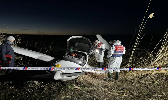 GÜNCELLEME - Bursa’da tarım arazisine zorunlu iniş yapan eğitim uçağının pilotu yaralandı GÜNCELLEME - Bursa’da tarım arazisine zorunlu iniş yapan eğitim uçağının pilotu yaralandı