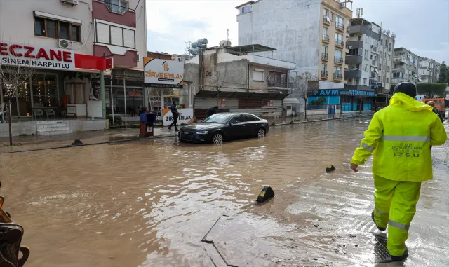 GÜNCELLEME - İzmir’in Dikili ve Bergama ilçelerinde sağanak sonrası dere taşkınları yaşandı GÜNCELLEME - İzmir’in Dikili ve Bergama ilçelerinde sağanak sonrası dere taşkınları yaşandı