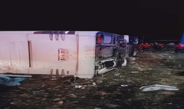GÜNCELLEME - Mersin’de devrilen yolcu otobüsündeki 9 kişi öldü, 30 kişi yaralandı GÜNCELLEME - Mersin’de devrilen yolcu otobüsündeki 9 kişi öldü, 30 kişi yaralandı