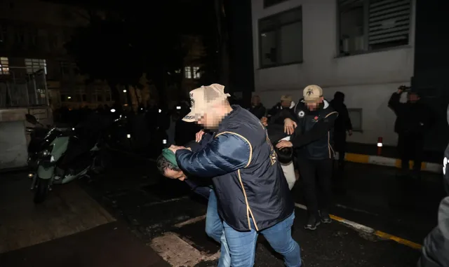 GÜNCELLEME - Santa Maria Kilisesi’ndeki saldırıya ilişkin gözaltına alınan zanlılar sağlık kontrolünden geçirildi GÜNCELLEME - Santa Maria Kilisesi’ndeki saldırıya ilişkin gözaltına alınan zanlılar sağlık kontrolünden geçirildi
