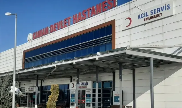 Kırşehir’de devrilen otomobildeki 2 kişi yaralandı Kırşehir’de devrilen otomobildeki 2 kişi yaralandı