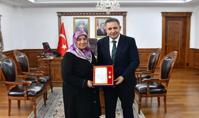 Kırşehir’de huzurevi sakininden Türk Silahlı Kuvvetlerini Güçlendirme Vakfına bağış Kırşehir’de huzurevi sakininden Türk Silahlı Kuvvetlerini Güçlendirme Vakfına bağış