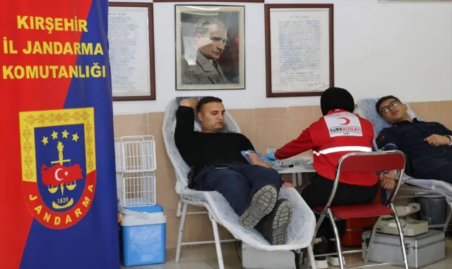 Kırşehir’dejandarma personeli kan bağışında bulundu Kırşehir’dejandarma personeli kan bağışında bulundu