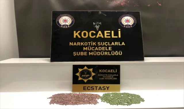 Kocaeli’de uyuşturucu operasyonunda yakalanan 6 şüpheli tutuklandı Kocaeli’de uyuşturucu operasyonunda yakalanan 6 şüpheli tutuklandı