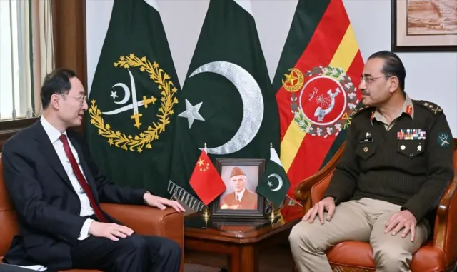 Pakistan ve Çin, ikili savunma işbirliğinin artırılmasını görüştü Pakistan ve Çin, ikili savunma işbirliğinin artırılmasını görüştü
