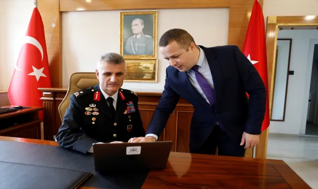 Samsun İl Jandarma Komutanı Bakçepınar, AA’nın "Yılın Kareleri 2023" oylamasına katıldı Samsun İl Jandarma Komutanı Bakçepınar, AA’nın "Yılın Kareleri 2023" oylamasına katıldı