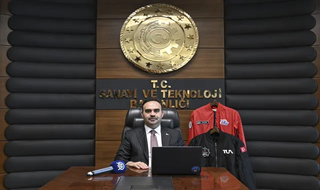 Sanayi ve Teknoloji Bakanı Kacır, AA’nın "Yılın Kareleri" oylamasına katıldı: Sanayi ve Teknoloji Bakanı Kacır, AA’nın "Yılın Kareleri" oylamasına katıldı: