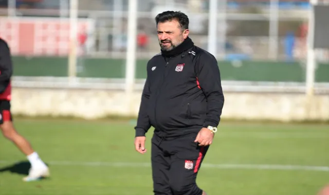 Sivasspor yeni transferlerle kadroyu güçlendirmek istiyor Sivasspor yeni transferlerle kadroyu güçlendirmek istiyor