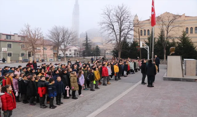 Trakya’da okullarda şehitler için saygı duruşunda bulunuldu Trakya’da okullarda şehitler için saygı duruşunda bulunuldu