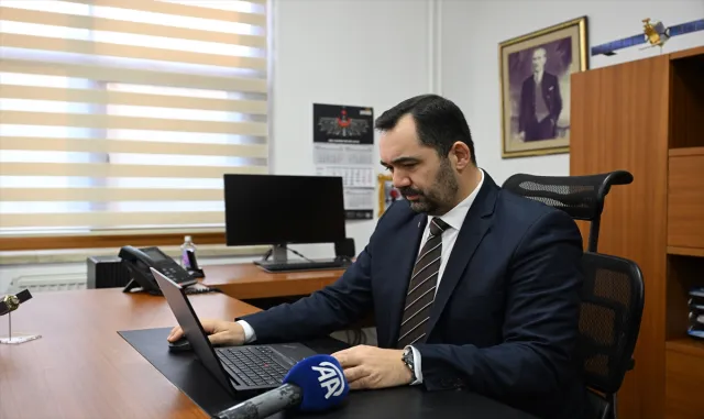 TÜBİTAK UZAY Müdürü Mehmet Nefes, AA’nın "Yılın Kareleri" oylamasına katıldı TÜBİTAK UZAY Müdürü Mehmet Nefes, AA’nın "Yılın Kareleri" oylamasına katıldı